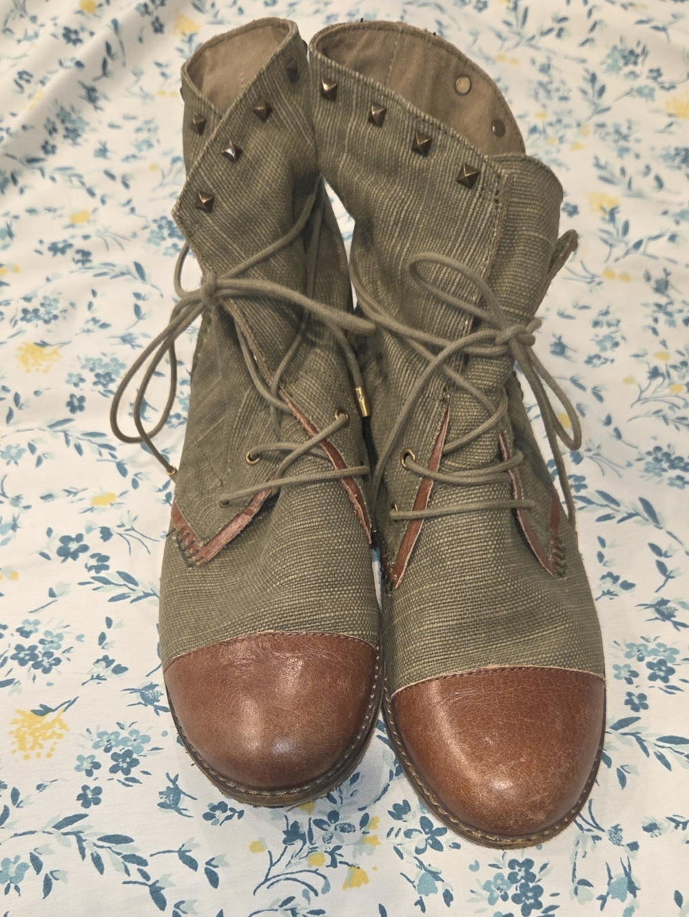 The Sak Olive Green and Brown Lace-Up BOOTS